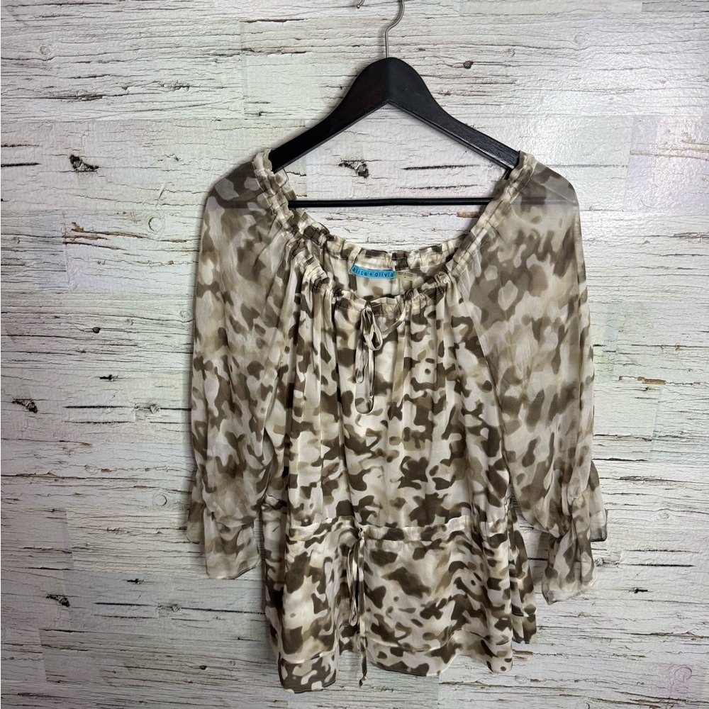 Alice + Olivia Beige brown silk Blouse size medium